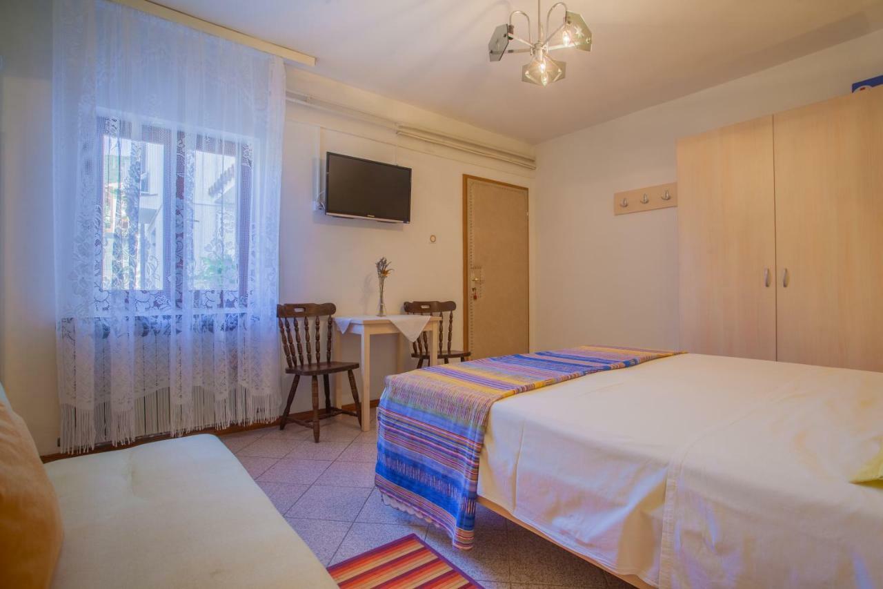 Rooms Ester Cres Exterior foto