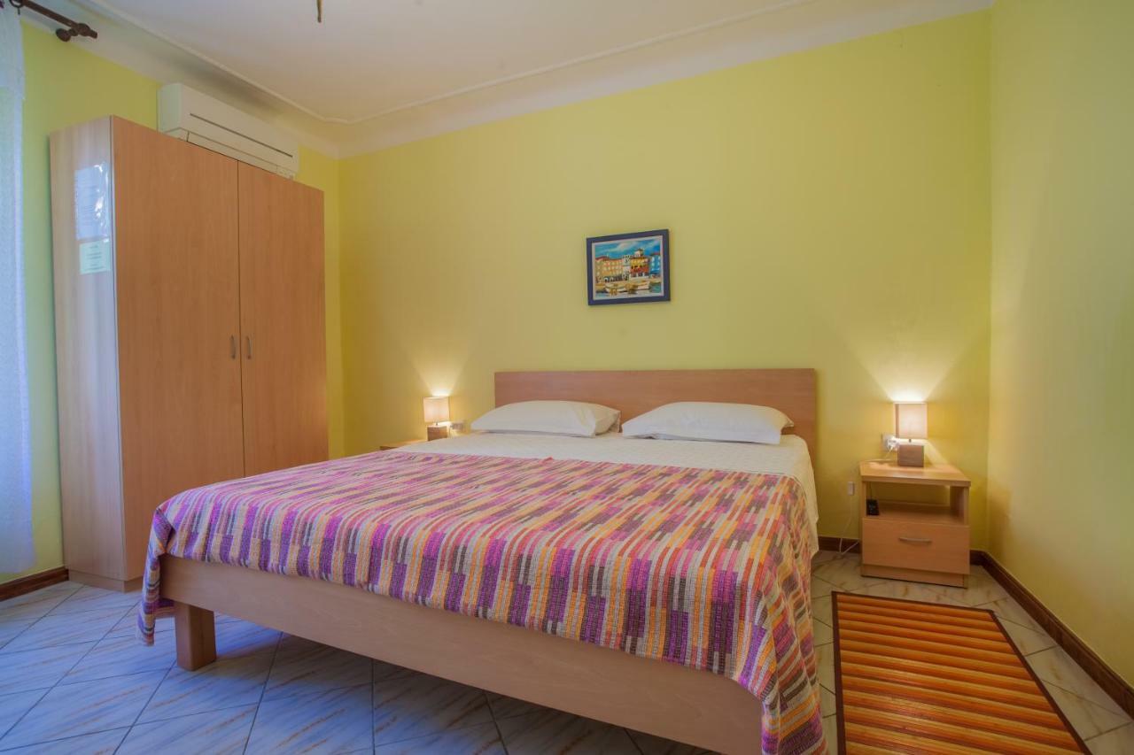 Rooms Ester Cres Exterior foto